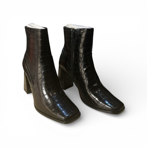 Lisa Vicky Shoes - Lisa Vicky Craze-V Black Croc Embossed Ankle Boots Size 9 New in Box